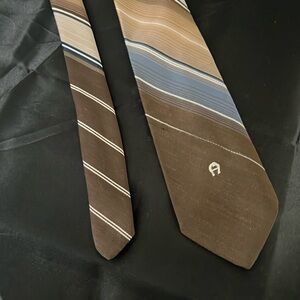 Etienne Aigner vintage tie. 59” long